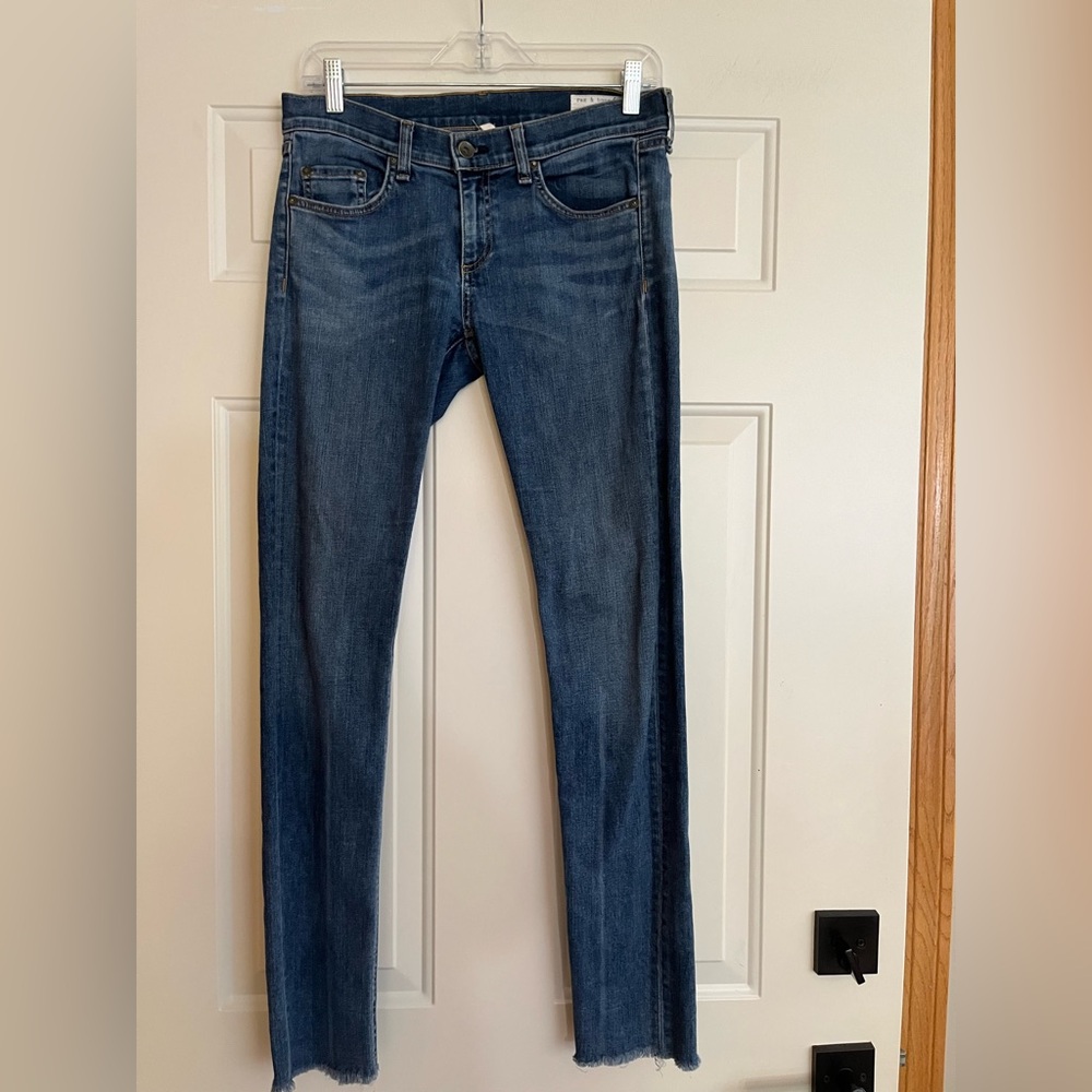 Women’s Rag and Bone Dre medium wash and raw hem denim jean. Size 26